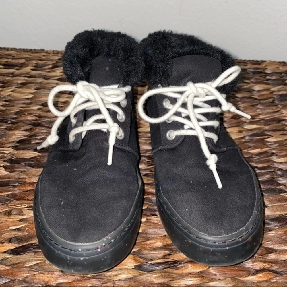 Old‎ Navy ankle boots kids size 2 black with fur